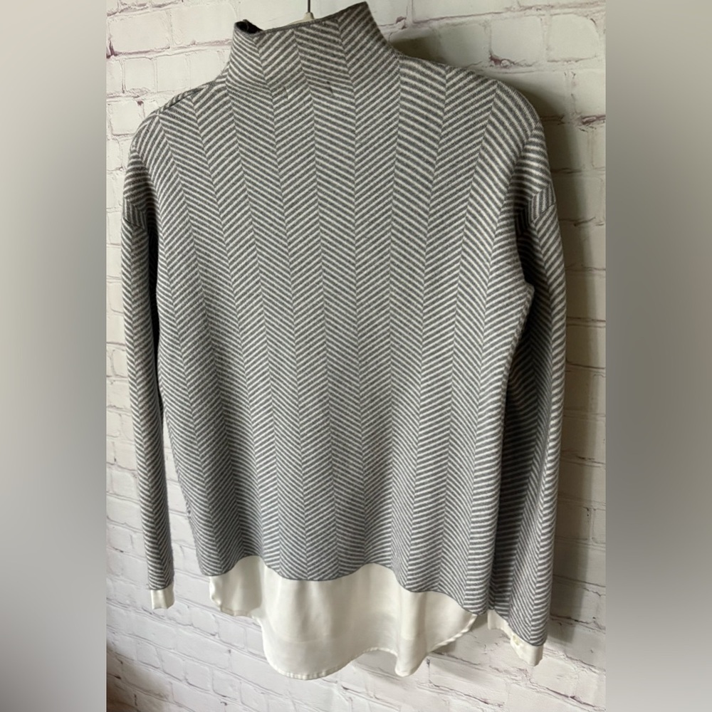 Adrienne Vittadini Gray Herringbone Mock Neck Layered Hem Sweater XS - Picture 3 of 6